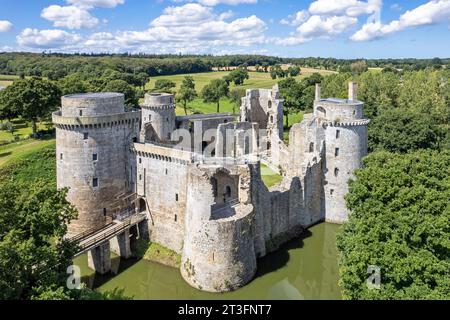 Francia, Côtes-d'Armor (22), près de Plédéliac, Château de la Hunaudaye (vue aérienne) Foto Stock