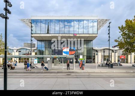 Ingresso sud della stazione TGV di Nantes - Gare de Nantes - Sud. Un importante interscambio di treni ad alta velocità con le linee del tram all'esterno. Foto Stock