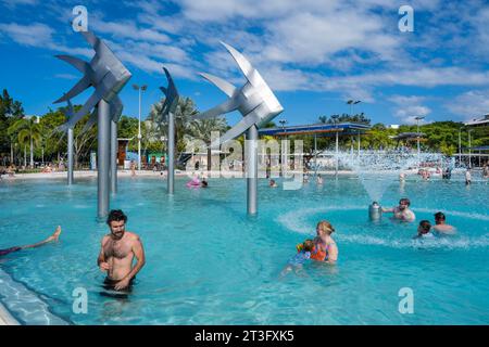 Australia, Queensland, costa nord, Cairns, spianata di Cairns, la laguna e la piscina geant sono aperte gratuitamente Foto Stock