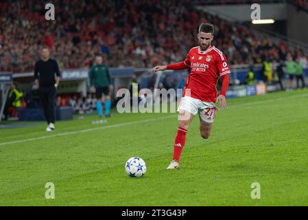 24 ottobre 2023. Lisbona, Portogallo. L'attaccante del Benfica dal Portogallo Rafa Silva (27) in azione durante la partita del Matchday 3 del gruppo D per la UEFA Champions League, Benfica 0 vs 1 Real Sociedad Credit: Alexandre de Sousa/Alamy Live News Foto Stock