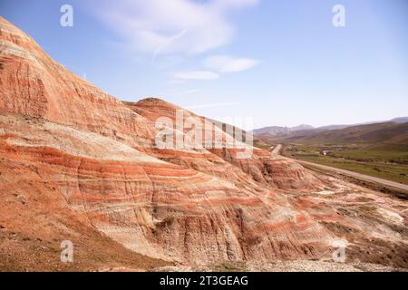 Le bellissime montagne rosse di Khizi sono simili al pianeta Marte. Azerbaigian. Foto Stock