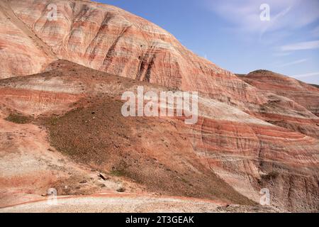 Le bellissime montagne rosse di Khizi sono simili al pianeta Marte. Azerbaigian. Foto Stock