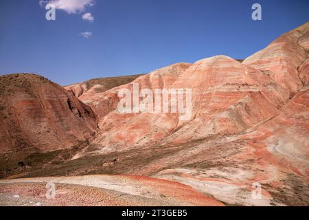 Le bellissime montagne rosse di Khizi sono simili al pianeta Marte. Azerbaigian. Foto Stock