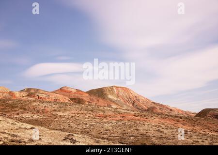 Le bellissime montagne rosse di Khizi sono simili al pianeta Marte. Azerbaigian. Foto Stock