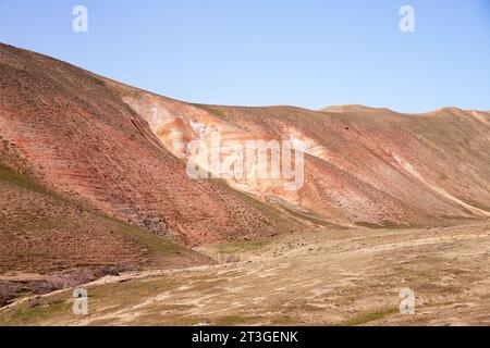 Le bellissime montagne rosse di Khizi sono simili al pianeta Marte. Azerbaigian. Foto Stock