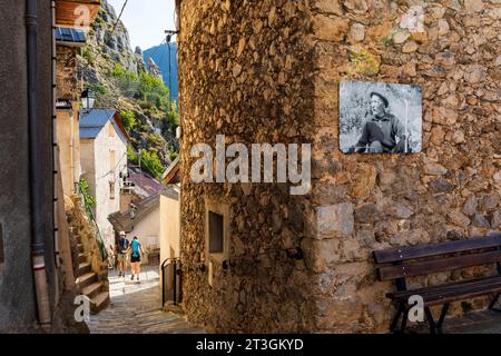 Francia, Alpi marittime, Parco Nazionale del Mercantour, Roubion, vicolo del villaggio Foto Stock