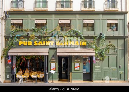 Francia, Parigi, Saint Germain des Pres, brasserie Pub Saint Germain Foto Stock