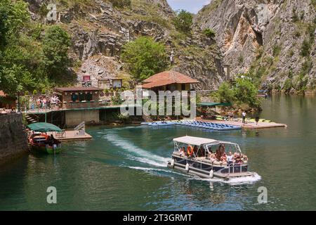 Macedonia del Nord, sarai, il lago Matka alimentato dal fiume Treska, nel suo canyon Foto Stock