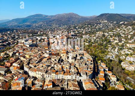 Francia, Alpi marittime, Parco naturale regionale delle Alpi della Costa Azzurra (Parc Naturel Regional des Prealpes d'Azur), Vence, centro storico (vista aerea) Foto Stock