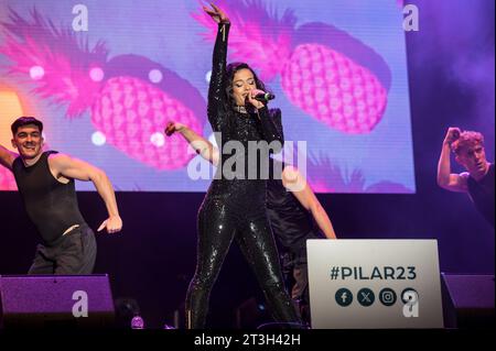 Fotografías de Chanel en el concierto organizado por Los40, Los40 Pilar Pop Festival en las Fiestas del Pilar 2023 de Saragozza. Plaza del Pilar Foto Stock