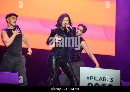 Fotografías de Chanel en el concierto organizado por Los40, Los40 Pilar Pop Festival en las Fiestas del Pilar 2023 de Saragozza. Plaza del Pilar Foto Stock