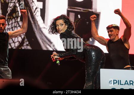 Fotografías de Chanel en el concierto organizado por Los40, Los40 Pilar Pop Festival en las Fiestas del Pilar 2023 de Saragozza. Plaza del Pilar Foto Stock