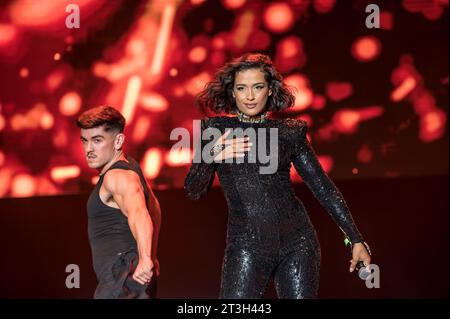 Fotografías de Chanel en el concierto organizado por Los40, Los40 Pilar Pop Festival en las Fiestas del Pilar 2023 de Saragozza. Plaza del Pilar Foto Stock