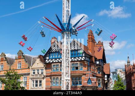 Soleggiata giornata estiva a Nottingham Beach in Market Square, Nottinghamshire Inghilterra Regno Unito Foto Stock