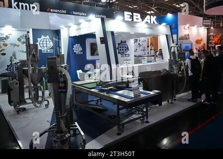 Messe München. Die Internationale Bäckereiausstellung iba, ist die führende Weltmesse für Bäckerei, Konditorei und Snacks. Foto: Messestand von Ebak, Bäckerei-Maschinen *** Fiera di Monaco l'International Bakery Exhibition iba, è la principale fiera mondiale per prodotti da forno, dolciumi e snack Photo Exhibition Booth di Ebak, Bakery Machinery Credit: Imago/Alamy Live News Foto Stock