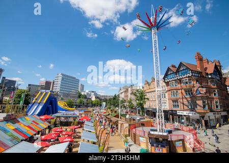 Soleggiata giornata estiva a Nottingham Beach in Market Square, Nottinghamshire Inghilterra Regno Unito Foto Stock