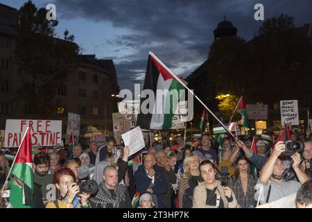 Manifestazioni a Zagabria in Croazia contro il bombardamento di Gaza Foto Stock