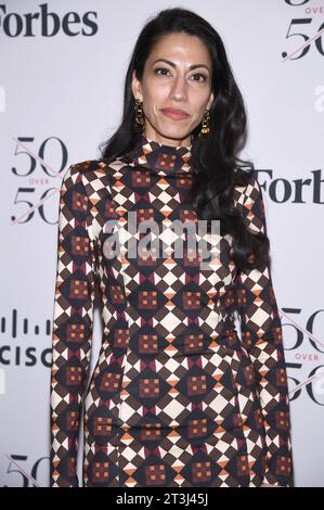 Huma Abedin partecipa alla 2023 Forbes 50 Over 50 Celebration a Forbes on Fifth, New York, NY, 25 ottobre 2023. (Foto di Anthony Behar/Sipa USA) Foto Stock