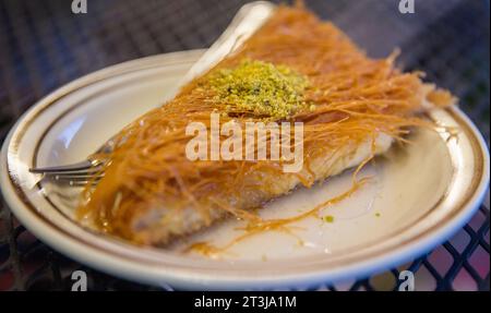 Condimento di Pistacio con dessert di torta mediterranea Foto Stock