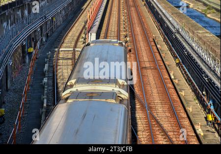 Wien, U-Bahn, Hütteldorf, Gleis, U-Bahn-Linie, Zug, Schienen, Bahntrasse, Nahverkehr, Verkehrsmittel, öffentlich, öffentliches Verkehrsmittel, Zug, TR Foto Stock