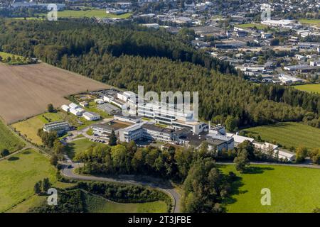 Luftbild, Fraunhofer-Institut für Molekularbiologie und Angewandte Oekologie IME, Grafschaft, Schmallenberg, Sauerland, Nordrhein-Westfalen, Deutschland ACHTUNGxMINDESTHONORARx60xEURO *** Aerial View, Fraunhofer Institute for Molecular Biology and Applied Ecology IME, Grafschaft, Schmallenberg, Sauerland, Renania settentrionale-Vestfalia, Germania ATTENTIONxMINDESTHONORARx60xEURO credito: Imago/Alamy Live News Foto Stock