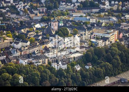 Luftbild, Evang. Nikolaikirche und kath. Kirche St Marien, Rathaus, Siegen-Kernband, Siegen, Siegerland, Nordrhein-Westfalen, Deutschland ACHTUNGxMINDESTHONORARx60xEURO *** Vista aerea, Evang Nikolaikirche e chiesa cattolica St Marien, municipio, Siegen core band, Siegen, Siegerland, Renania settentrionale-Vestfalia, Germania ATTENTIONxMINESTHONORARx60xEURO credito: Imago/Alamy Live News Foto Stock