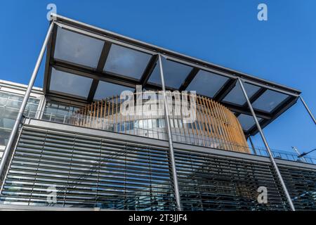 Vista del Brent Civic Centre e della biblioteca a Wembley, Brent, Londra, Inghilterra, Regno Unito Foto Stock