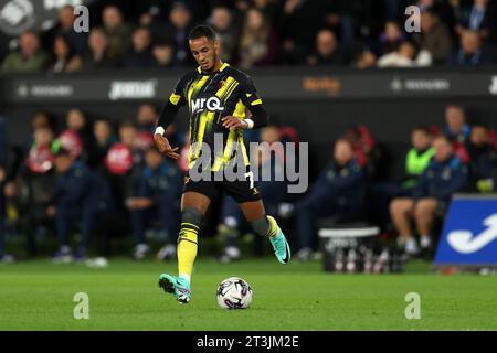 Swansea, Regno Unito. 24 ottobre 2023. Tom Ince di Watford in azione. Partita di campionato EFL Skybet, Swansea City contro Watford allo Stadio Swansea.com di Swansea, Galles, martedì 24 ottobre 2023. Questa immagine può essere utilizzata solo per scopi editoriali. Solo per uso editoriale, foto di Andrew Orchard/Andrew Orchard fotografia sportiva/Alamy Live news credito: Andrew Orchard fotografia sportiva/Alamy Live News Foto Stock