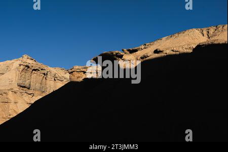 Il contrasto di luce e buio della forma di terra Yadan Foto Stock