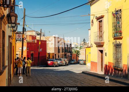 Belle strade e facciate colorate di San Miguel de Allende a Guanajuato, Messico - 12 maggio 2023 Foto Stock