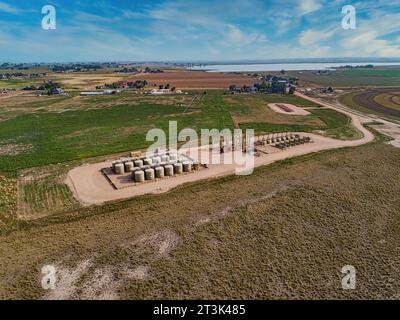 Pad di fracking in Colorado Fields. Foto Stock