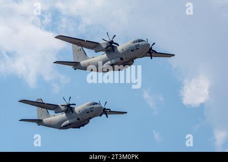 Trasporto leggero C-27J Spartan dell'Aeronautica militare rumena in volo all'International Air Show di Bucarest (BIAS 2023) Foto Stock