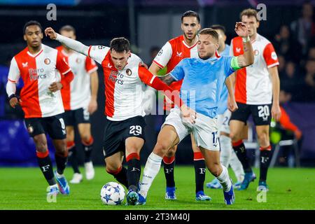 ROTTERDAM, PAESI BASSI - OTTOBRE 25: Santiago Gimenez (Feyenoord Rotterdam) e Ciro immobile (SS Lazio) durante il gruppo e - UEFA Champions League 20 Foto Stock