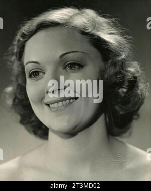 L'attrice danese Bodil Kjer nel film tante Cramers testamente, Danimarca 1941 Foto Stock