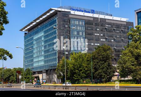 Varsavia, Polonia - 25 luglio 2021: Complesso di uffici Focus Filtrowa in via Wawelska nel quartiere Mokotow di Varsavia Foto Stock