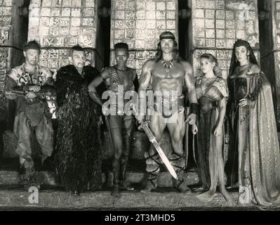 La cantante e attrice giamaicano-americana Grace Jones, Olivia d'Abo, Dako e Arnold Schwarzenegger nel film Conan the Destroyer, USA 1984 Foto Stock