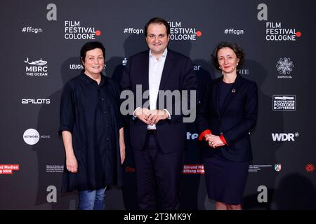 Dr. Martina Richter, Leiterin des Film Festival Cologne, Politiker Nathanael Liminski CDU, Minister für Bundes- und Europaangelegenheiten, Internationales, Medien und Chef der Staatskanzlei NRW, Soziologin Prof. Dr. Anna-Katharina Hornidge, Direktorin des IDOS-Institutes, beim NRW-Medienpreis für entwicklungspolitisches Engagement Museum Jostrauch-Rautingim-Rautenpreis. Köln, 25.10.2023 NRW Deutschland *** Dr Martina Richter, Direttore del Film Festival Colonia, politico Nathanael Liminski CDU , Ministro degli affari federali ed europei, affari internazionali, media e Capo della Cancelleria di Stato NR Foto Stock