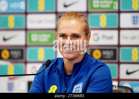 La manager inglese Sarina Wiegman durante una conferenza stampa a St. George's Park, Burton Upon Trent. Data immagine: Giovedì 26 ottobre 2023. Foto Stock