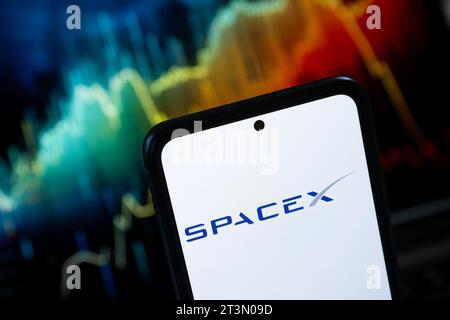In questa foto è mostrato un logo SpaceX visualizzato su uno smartphone. (Foto di Mateusz Slodkowski / SOPA Images / Sipa USA) *** esclusivamente per scopi editoriali *** Foto Stock