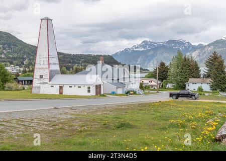 Ex caserma Chilkoot - sala dei vigili del fuoco di Fort Seward e Torre su Fort Seward Drive, Haines, Alaska, USA Foto Stock