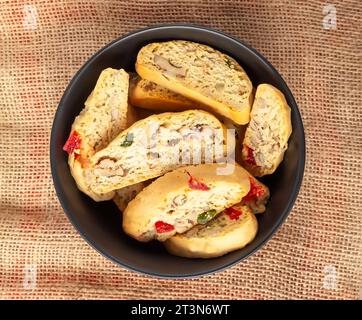 Biscotti fatti in casa o cantuccini. Dolce dessert senza glutine. Foto Stock