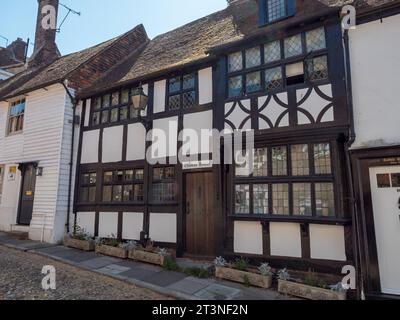 La Thomas House del XIV secolo, considerata la più antica casa di Rye, West Street, Rye, East Sussex, Regno Unito. Foto Stock