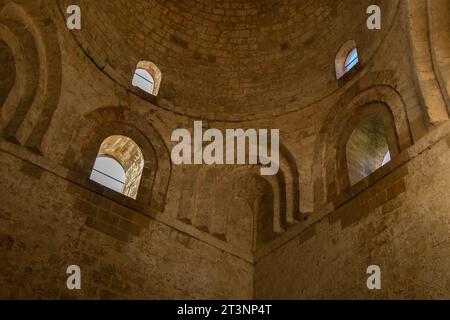 Palermo, Sicilia, 2016. Nella Chiesa di San Giovanni degli Eremiti, la pietra tipica dell'architettura arabo-normanna del XII secolo Foto Stock