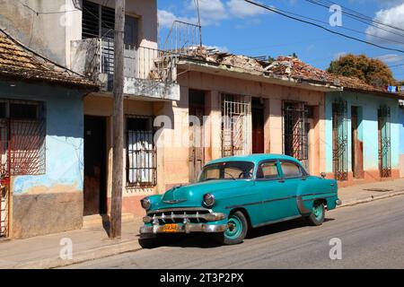 TRINIDAD, CUBA - 5 FEBBRAIO 2011: Auto Chevrolet classica Oldtimer parcheggiata a Trinidad. Cuba ha uno dei tassi pro capite di veicoli più bassi. Foto Stock