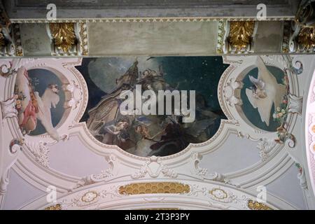 Vista interna della Cattedrale di Kecskemét, conosciuta anche come la Concattedrale dell'Ascensione del Signore, Ungheria Foto Stock