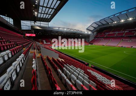 Liverpool, Regno Unito. 26 ottobre 2023. Una visione generale dell'Anfield Stadium, sede del Liverpool prima della partita di UEFA Europa League Liverpool vs Tolosa ad Anfield, Liverpool, Regno Unito, 26 ottobre 2023 (foto di Steve Flynn/News Images) a Liverpool, Regno Unito il 10/26/2023. (Foto di Steve Flynn/News Images/Sipa USA) credito: SIPA USA/Alamy Live News Foto Stock