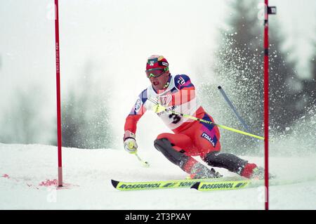Italia Madonna di Campiglio 1993-12-12: Alberto Tomba, sciatore italiano, durante la Coppa del mondo di Sci Alpino 1993/1994 Foto Stock