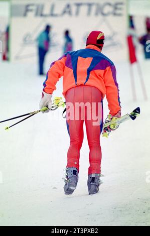 Italia Madonna di Campiglio 1993-12-12: Alberto Tomba, sciatore italiano, durante la Coppa del mondo di Sci Alpino 1993/1994 Foto Stock