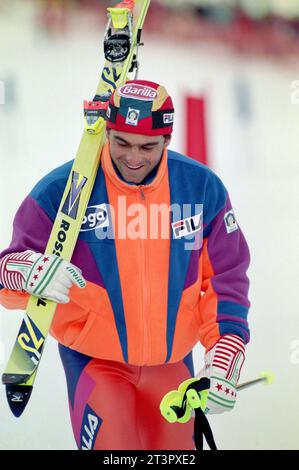 Italia Madonna di Campiglio 1993-12-12: Alberto Tomba, sciatore italiano, durante la Coppa del mondo di Sci Alpino 1993/1994 Foto Stock