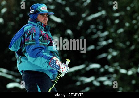 France Tignes 1994-12-04 : Alberto Tomba, sciatore italiano, durante la gara di Coppa del mondo 1994/1995 Foto Stock